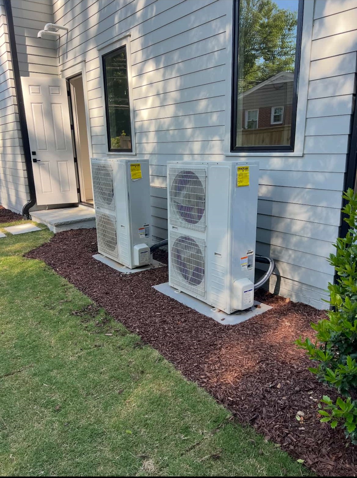 Dual high-capacity heat pump installation